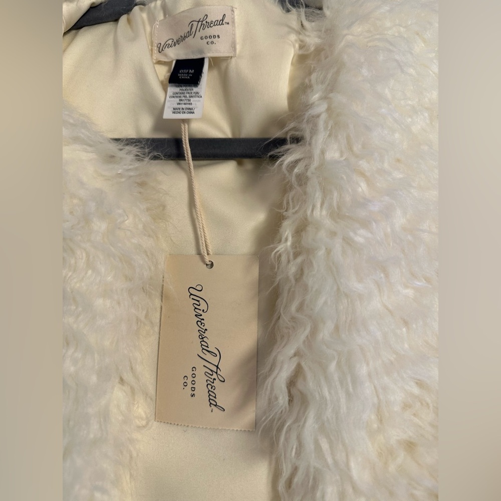 Universal Thread Cream Fuzzy Vest - Picture 3 of 9